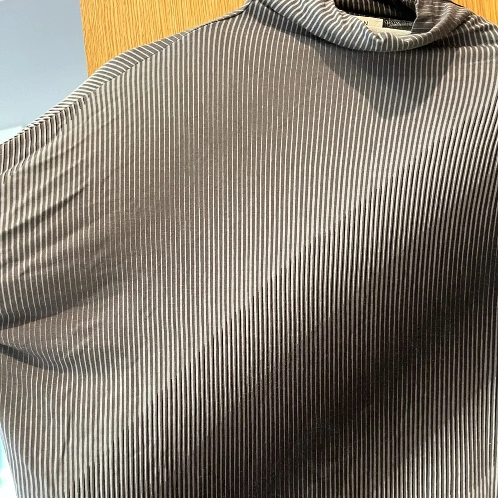 NWOT black and white gradient long sleeve - Picture 4 of 4